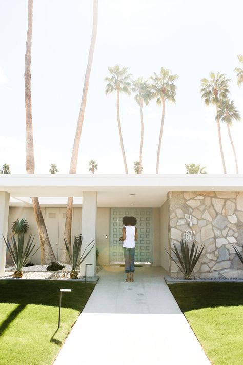 Palm Springs Exterior, Palm Springs Garden, Palm Springs Design, Palm Springs Homes, Mid Century Palm Springs, Palm Springs Houses, Palm Springs Mid Century Modern, Palm Springs Architecture, New England Fashion