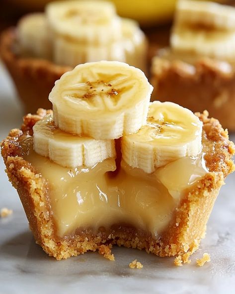 No-Bake Mini Banana Cream Pies - Easy & Delicious Quick Yummy Dessert Recipes, No-bake Mini Banana Cream Pies Recipe, Mini Banana Cream Pies, Banana No Bake Recipes, Quick And Easy Dessert Recipes No Bake, Banana Dessert Ideas, No Baking Desserts, No Bake Desserts Easy Quick, Mini French Silk Pie