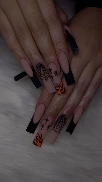 Mail Ideas Halloween, Spooky Season Nails Coffin, Simple Long Halloween Nails, Spooky Halloween Nails Acrylic Long, Nails Acrylic For Halloween, Spooky Halloween Nails Coffin, Halloween Short Nails Acrylic, Spooky Season Nails Simple, Medium Square Halloween Nails