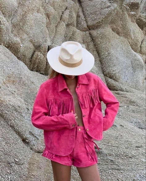 Trendy Dinner Outfits, Pink Cowgirl Outfit, Desert Fairy, Work Outfit Summer, Stockholm Style Winter, Fashion Stockholm, Style Winter Outfits, Cowboy Outfit, Nashville Outfit