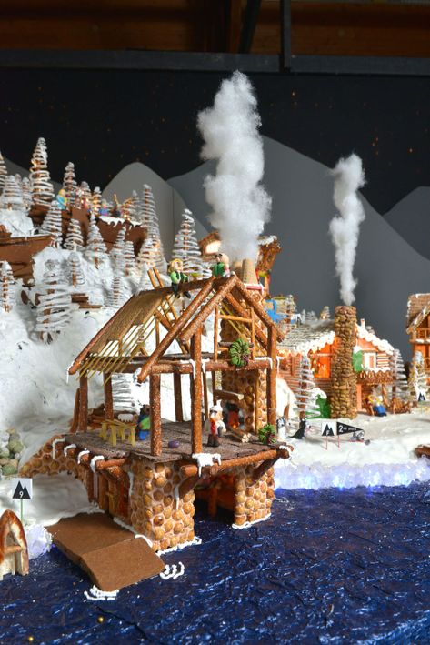 Gingerbread House Mountain, Gingerbread Scene Ideas, Gingerbread Ski Lodge, Gingerbread Village Ideas, Ginger Bread Village, Gingerbread Village Display, Creative Gingerbread House Ideas, Creative Gingerbread House, Gingerbread House Village