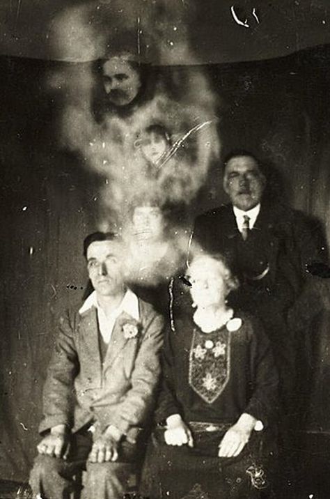 Art Macabre, Creepy Photography, Spirit Photography, Paranormal Photos, Creepy Ghost, Creepy Photos, Ghost Images, Ghost Photography, Real Ghosts