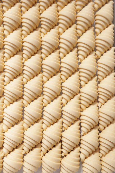 Croissant Graphic Design, Pastry Packaging Design, Croissant Photography, Pastry School, Bakery Kitchen, Food Texture, Food Patterns, Bakery Shop, Bakery Bread