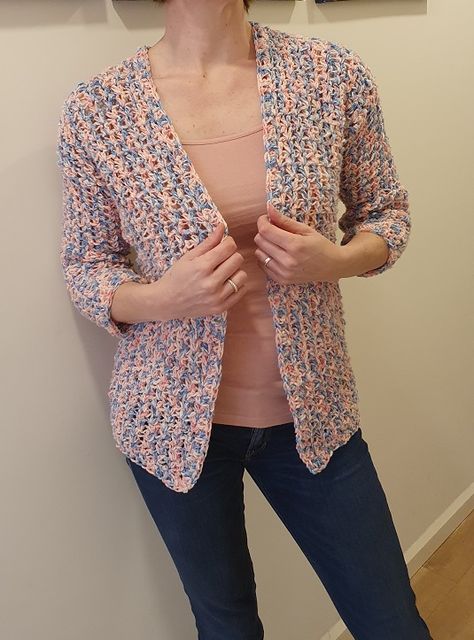 Free Crochet Ladies Cardigan Patterns, Free Cardigan Pattern Knitted, Crochet Cardigan Pattern Free Women Easy, Hexagon Haken, Crochet Cardigan Pattern Free Women, Vest Haken, Easy Beginner Crochet Patterns, Cardigan Sweater Pattern, Crochet Waistcoat