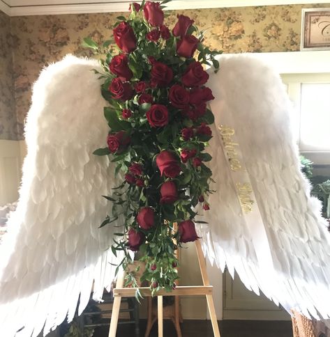 Angel Wing Flower Arrangement, Angel Wings Flower Arrangement, Repass Decorations, Angel Wings Flower, Floral Designs Arrangements, Diy Valentines Day Wreath, Diy Floral Wreath, Gravesite Decorations, Diy Bridal Bouquet