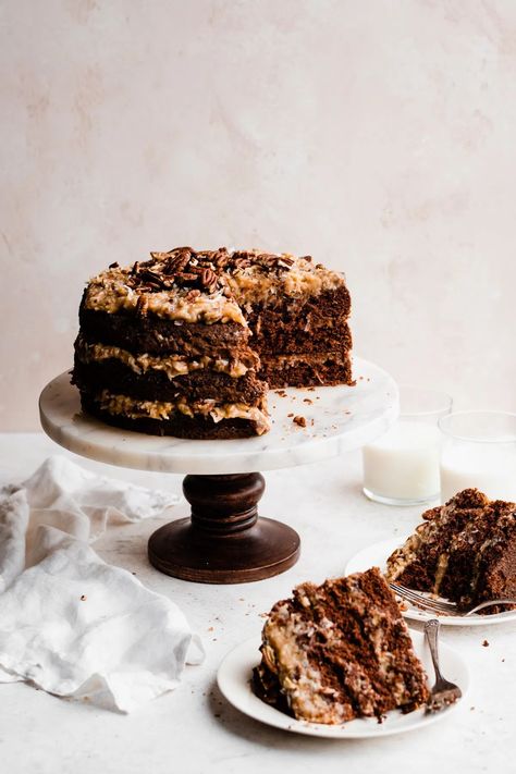 Keto German Chocolate Cake, Pecan Filling, Delicious Chocolate Cake, Coconut Pecan Frosting, Coconut Frosting, Dessert Simple, Coconut Pecan, Tasty Chocolate Cake, German Chocolate Cake