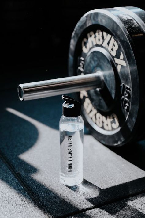 Workout Product Photography, Gym Product Shoot, Sport Drink Photography, Supplements Photography Ideas, Preworkout Photography, Water Bottle Photography Ideas, Sport Product Photography, Gym Photography Fitness Photos, Fitness Product Photography