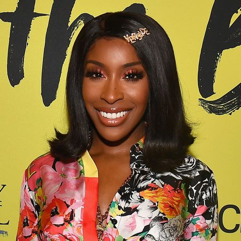 Jackie Aina Aesthetic, Jackie Aina Makeup Looks, Jackie Wyers Makeup, Jackie Aina Makeup, Abh Jackie Aina Palette Looks, Dark Sorceress, Yellow Backdrop, College Hairstyles, Jackie Aina