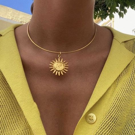 Gold Sun Necklace Aesthetic, Sun Choker Necklace, Sun Jewelry Aesthetic, Sun Necklace Aesthetic, Iridessa Aesthetic, Mediterranean Summer Aesthetic, Sun Choker, Sun Accessories, 70s Necklace