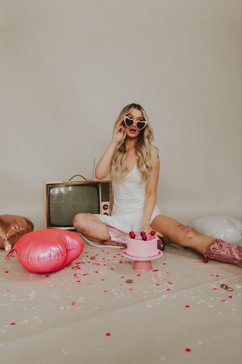 Style Shoot Inspiration, Fun Girly Photoshoot Ideas, Western Valentines Photoshoot, Valentines Studio Photo Shoot, Valentine Mini Session Ideas Indoor, Back Drop Photoshoot Ideas, Business Birthday Photoshoot, Woman Birthday Photoshoot, Pink Studio Photoshoot