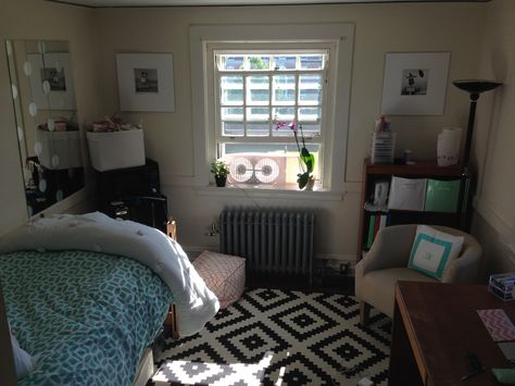 Submitted by Morgan Breitmeyer, Harvard University Harvard Dorm Room Ideas, Harvard University Dorm Room, Harvard University Dorm, Harvard Interior, Harvard Dorm Room, Harding University Dorm, Lowell House Harvard, Harvard Dorm, Organized Dorm