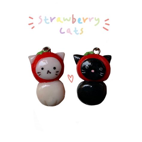 clay cat strawberry Cute Clay Cat Ideas, Bff Clay Ideas, Easy Clay Charms Simple, Clay Charms Sanrio, Hello Kitty Clay Charm, Cute Polymer Clay Charms Diy, Sanrio Clay Charms, Cat Clay Charm, How To Make Homemade Clay