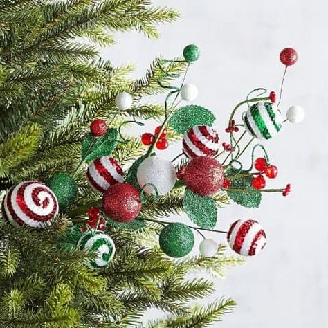 I LOVE these creative Christmas tree themes! So many unique Christmas tree decorating ideas for modern, traditional and even beach-y decor. Christmas Tree Picks, Holiday Picks, Christmas Picks, Creative Christmas Trees, Christmas Tree Decorations Diy, Unique Christmas Trees, Christmas Projects Diy, Beautiful Christmas Trees, Whimsical Christmas