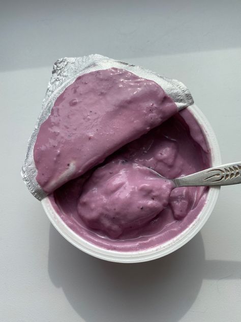 #aest #minimalism #yogurt #blueberry #tasty #sweet #healthy #diet #food #yummy Yogurt Drink Aesthetic, Yogurt Aestethic, Yogurt Aesthetics, Superhuman Diet, Yoghurt Aesthetic, Activia Yogurt, Culinary Photography, Berries Smoothie, Healthy Diet Food