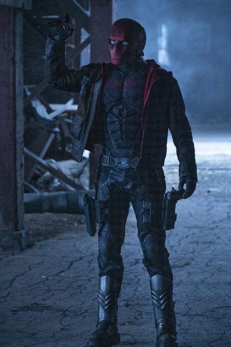 Red Hood Costume, Robin Suit, Red Hood Wallpaper, Red Hood Dc, Curran Walters, Batman Red Hood, Jason Todd Robin, Titans Tv Series, Red Hood Jason Todd