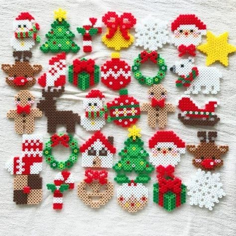 Hama Beads Christmas, Christmas Perler Beads, Hamma Beads Ideas, Easy Perler Bead Patterns, Beads Christmas, Pearl Beads Pattern, Easy Perler Beads Ideas, Plastic Canvas Ornaments, Hama Beads Design