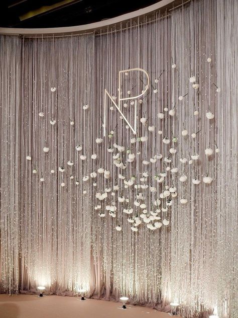 Elegant Backdrop Ideas, Flower Walls, Minimalist Wedding Decor, Wedding Background Decoration, Wedding Stage Design, Dream Wedding Decorations, Luxury Wedding Decor, Wedding Planning Decor, Wedding Backdrop Design