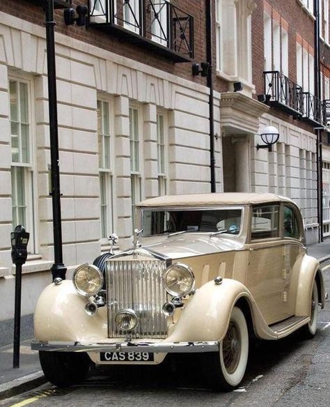 Vintage Auto's, Old Vintage Cars, Cars Vintage, Old Classic Cars, Classy Cars, Fancy Cars, Pretty Cars, Old Car, Old Fashion