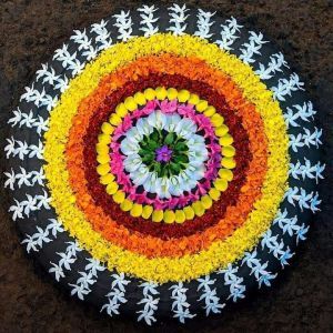 Rangoli Designs With Flowers Petals, Athapookalam Designs, Wedding Rangoli, Onam 2024, Onam Pookalam Design, Flower Decoration For Ganpati, Onam Pookalam, Poo Kolam, Pookalam Design