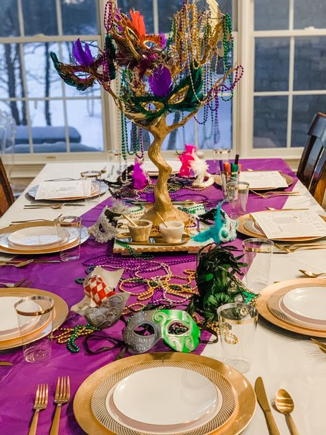 Mardi Gras – Party Mom Planners Mardi Gras Table Decorations, Marti Gra, Mardi Gras Mask Template, Mardi Gras Dinner Party, Mardi Gras Floats, Mardi Gras Dinner, Mardi Gras Activities, Mardi Gras Diy, Mardi Grad