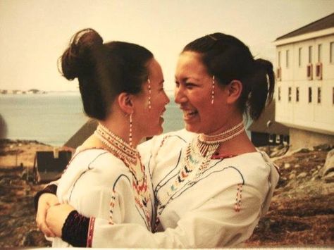 Sisters in national clothes from East Greenland Søstre i national dragt fra øst grønland Models: Josepha Thomsen & Sira Thomsen (604×453)https://www.facebook.com/GreenlandFashion/photos/a.534291193282868.1073741827.455678337810821/662603707118282/?type=3&theater Greenlandic People, National Clothes, Traditional Outfits, Graphic Novel, Dreadlocks, Graphic Design, Hair Styles, Clothes Design, Hair