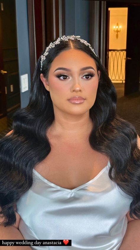 Bridal Makeup Mexican, Wedding Makeup Plus Size Bride, Bridal Makeup For Latinas, Wedding Make Up Round Face, Mexican Bride Makeup, Wedding Makeup Latina Brides, Wedding Makeup Mexican, Glam Bridal Makeup Looks, Round Face Wedding Makeup