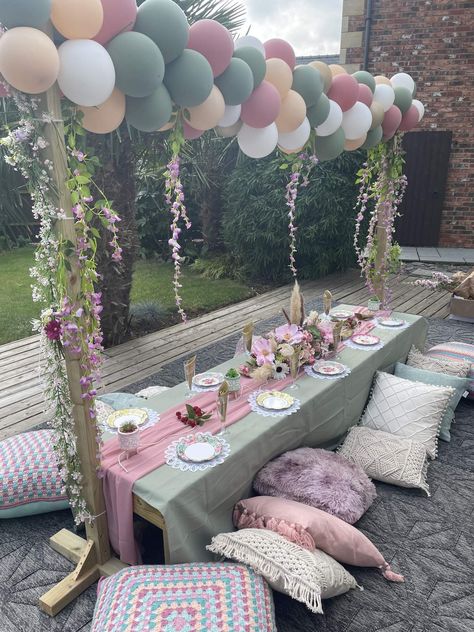 Pretty picnic Birthday Party Ideas | Photo 9 of 21 | Catch My Party Birthday Picnic Setup Ideas, Outdoor Birthday Party Ideas For Kids, Pink Picnic Party, Unique Birthday Themes, Kids Picnic Parties, Picnic Birthday Party Ideas, Kids Gardening Party, Pretty Picnic, Picnic Party Decorations