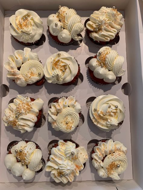 Decorated with white buttercream and golden sprinkles. #redvelvet #cupcakes #cupcakeideas #cupcakestagram #redvelvetcupcakes Home Bakery Ideas, Good Cupcakes, Golden Oreo, White Buttercream, White Frosting, Velvet Cupcakes, Bakery Ideas, Red Velvet Cupcakes, Home Bakery