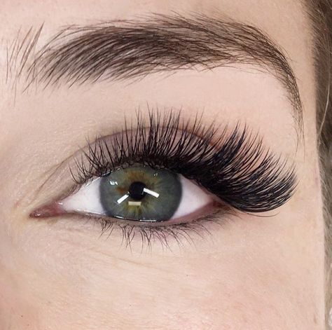 The Most Flattering Lash Extensions to Get, According to Your Eye Shape Elf Make Up, Best Eyelash Extensions, Types Of Eyelash Extensions, Best Lash Extensions, Cat Eye Lash, Eyelash Extensions Styles, Perfect Eyelashes, Lash Extensions Styles, Eyelash Extentions