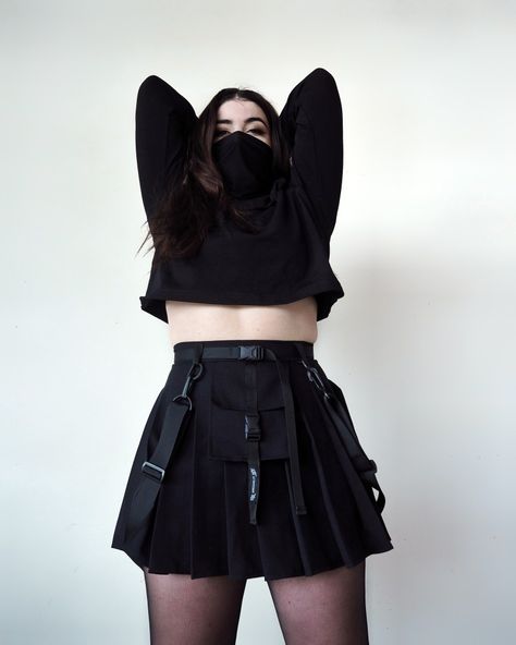 Another outfit I really like! #darkwear #techwear #techweargirl #techwearoutfit Techwear Skirt Outfit, Techwear Shorts Female, Tech Wear Skirt, Techwear Swimsuit, Summer Techwear Outfits Women, Skirt Techwear, Cyberpunk Rave Outfit, Plus Size Techwear, Tech Wear Women