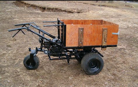 Two pics of a homemade motorized wheelbarrow, w. some text explaining mechanism Motorized Wheelbarrow, Powered Wheelbarrow, Homemade Tractor, Tractor Idea, Tractor Loader, Small Tractors, Riding Mowers, Electric Generator, Hydroelectric Power