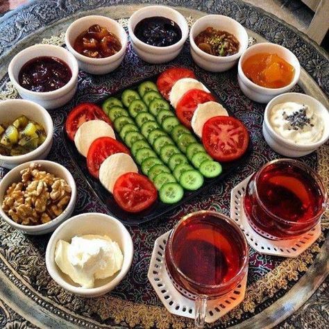 Breakfast Simple, Iranian Dishes, Iran Food, Iranian Cuisine, Persian Cuisine, Iranian Food, Make Breakfast, Lebanese Recipes, Persian Food