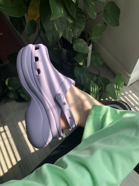 Bae Clog Crocs Outfit, Platformed Crocs, Crocs Bae Clogs Outfits, Croc Platforms Outfit, Crocs Bae Clogs, Crocs Platforms Outfit, High Crocs, Platform Crocs Outfits, Crocs Platforms