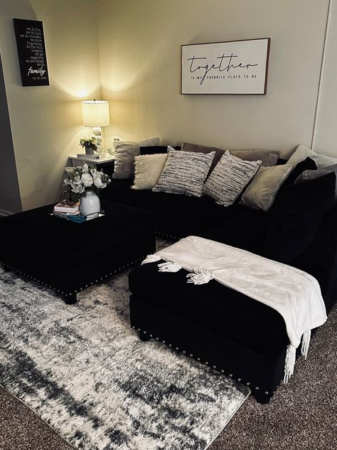 Black White And Silver Living Room Ideas, Living Room Rugs Black Couch, Black Silver White Living Room, Couches Living Room Black, Grey Carpet Apartment Decor, Black Silver Room Decor, Living Room Inspo Black And White, Black And Gray Apartment Decor, Black Grey White Brown Living Room