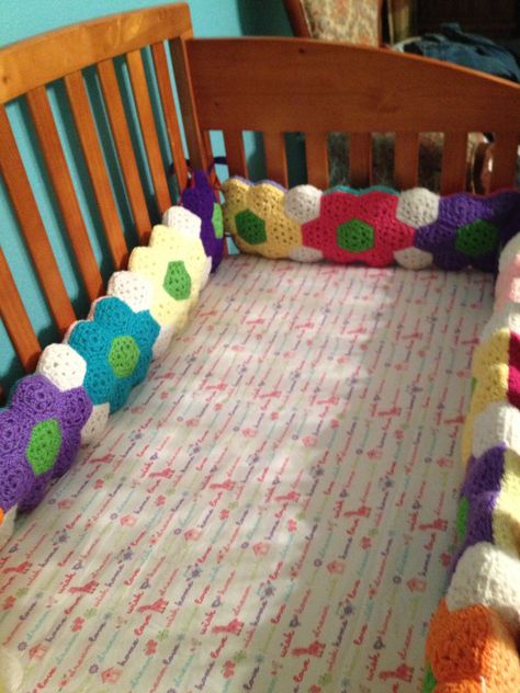 Hand Crochet Bumper Pads. I like them they are beautiful! bUT bumper pads are VERY DANGEROUS for babies!!! Crochet Crib Bumper, Diy Baby Blanket Crochet, Crochet Cushion Covers, Crochet Crib, Diy Baby Blanket, Crochet Cushion, Crochet Cushion Cover, Baby Afghan Crochet, Crib Bumper