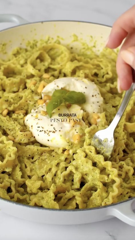 Burrata Recipes, Recipes Using Pasta, Burrata Recipe, Pesto Pasta Recipe, Pasta Sauce Homemade, Pesto Pasta Recipes, Best Italian Recipes, Trending Recipes, Pesto Pasta