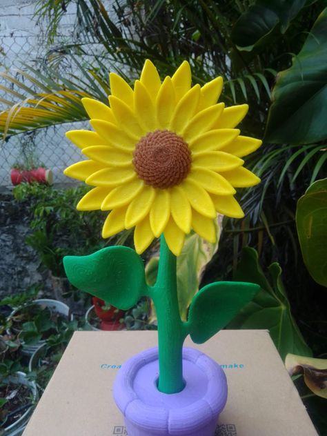 beautiful model of a sunflower flower printed in several pieces to take advantage of the color of the filament, ideal for decorating. Diy Flores, Flower Plant, Banner Ads, 3d Design, Flower Prints, Bouquets, 3d Printing, Planting Flowers, Sunflower