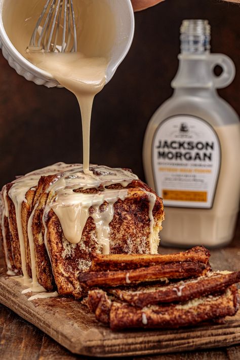 Cinnamon and sugar swirled bread with pull-apart layers and a warm, whiskey cream glaze recipe. Basically a hand-held bread pudding by the bite. This sticky, sweet recipe is a splendidly indulgent … Icing Cinnamon Rolls, Whiskey Desserts, Whiskey Glaze, Pudding Frosting, Whiskey Cream, Sugar Dough, Cream Icing, Nature Aesthetics, Swirled Bread