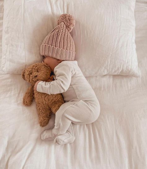 Baby Couch, Winter Newborn, Baby Tumblr, Lil Boy, Baby Brother, Baby Life, Baby Winter