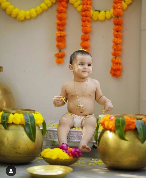 Mundan Ceremony Photoshoot Ideas, Mundan Photoshoot Ideas, Bobbatlu Baby Photoshoot, Annaprashan Ideas, Baby Shower Indian, Baby Boy Jewelry, Mangala Snanam, Creative Instagram Names, Rice Ceremony