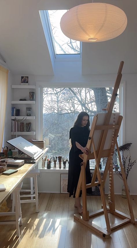 Artist Working Space, Painting Atelier Studios, Art Studio Bench, Art Table Aesthetic, Art Studio In Home, Attic Art Studio Ideas, Art Studio Sunroom, Home Studio Art, Paint Studio Ideas