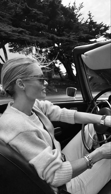 Porsche Mom, Range Rover Mom, Pilates Mom, Ysl Aesthetic, Old Money Lifestyle, Luxury Goals, Money Lifestyle, Rich Fashion, Vibe Aesthetic