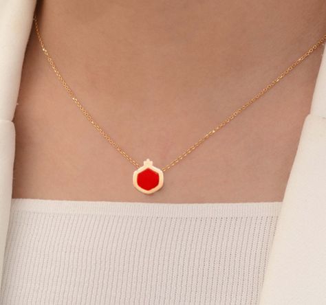 Gold Pomegranate, Minimalist Accessories Jewellery, Handmade Pearl Necklace, Pomegranate Necklace, Pomegranate Jewelry, Minimalism Design, Minimal Necklace, Seashell Jewelry, Handmade Beaded Necklaces