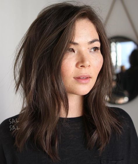 Medium Asian Shag for Round Faces Hairstyles For Round Face, Hairstyle For Chubby Face, Medium Layered Haircuts, Round Face Haircuts, Penteado Cabelo Curto, Round Faces, Asian Hair, Hairstyles For Round Faces, Medium Hair Cuts