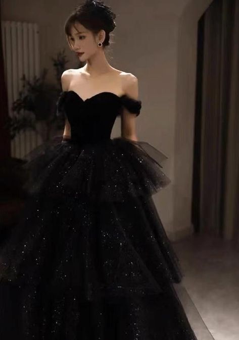 Elegant wedding dress Simple Ball Gown, Black Wedding Dress, Black Evening Dress, Gorgeous Prom Dresses, Prom Dress Inspiration, Black Evening Dresses, Black Wedding Dresses, Evening Attire, Black Wedding