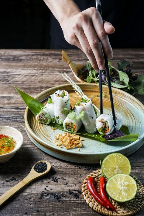 Vietnamese Food Plating, Vietnamese Fine Dining Food, Vietnamese Fine Dining, Vietnamese Fusion Food, Vietnamese Table Setting, Vietnamese Food Aestathic, Vietnamese Food Photography, Vietnamese Rolls, Vietnam Street Food