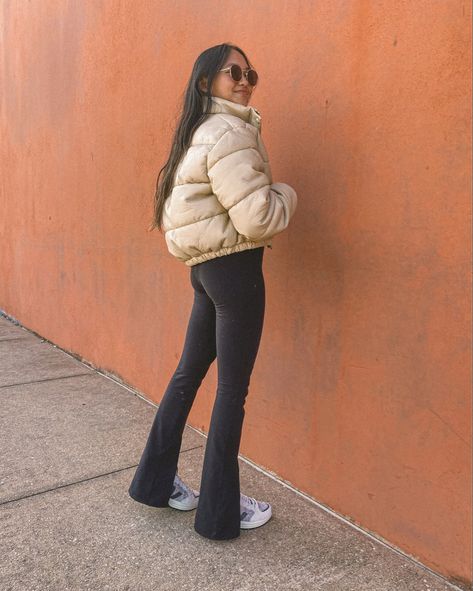 Alo Flare Leggings Outfit, Split Hem Flare Leggings Outfit, Alo Pants Outfit, Split Hem Pants Outfit, Prague Outfits, Flare Leggings Outfit, Split Hem Leggings, Gorjana Necklace, Faux Leather Puffer Jacket