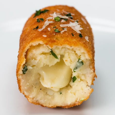 Potato Logs, Korokke Recipe, Stuffed Rigatoni, Potato Croquette, Pilsbury Recipes, Mozzarella Sticks Recipe, Friendsgiving Food, Jewish Foods, Poppers Recipe