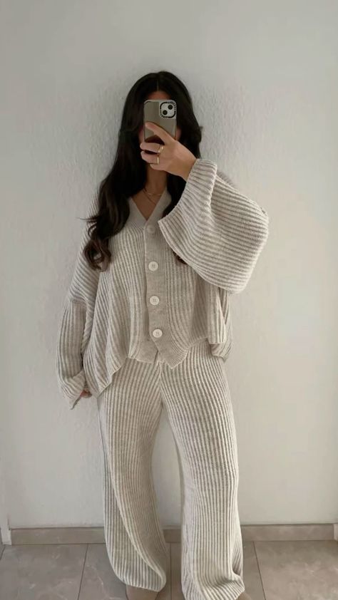 Crochet Pajama Set, Maternity Workwear, Hm Outfits, Cute Lounge Outfits, Lounge Outfits, Chique Outfit, Ac New Leaf, Fashion Butterfly, Winter Fashion Outfits Casual