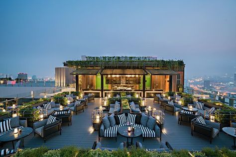 Rooftop Bar Design Lounges, Rooftop Lounge Bar, Rooftop Bar Design, Roof Top Cafe, Rooftop Restaurant Design, Restaurant Exterior Design, Outdoor Restaurant Design, Restaurant Exterior, Terrace Restaurant